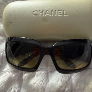 CHANEL Black Sunglasses with Italian Craftsmanship